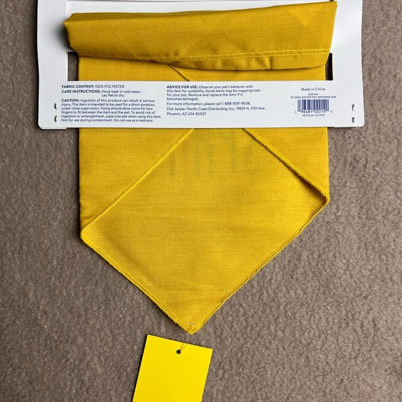 New Top Paw Reversible Hello Spring Bandana 
Multiple sizes - Picture 5 of 10